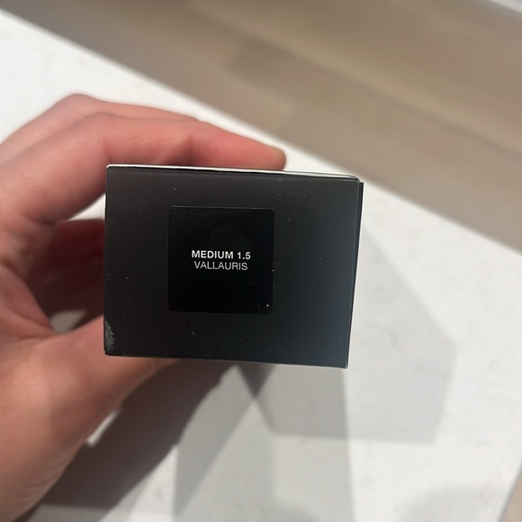 Nars Foundation - Picture 2 of 3